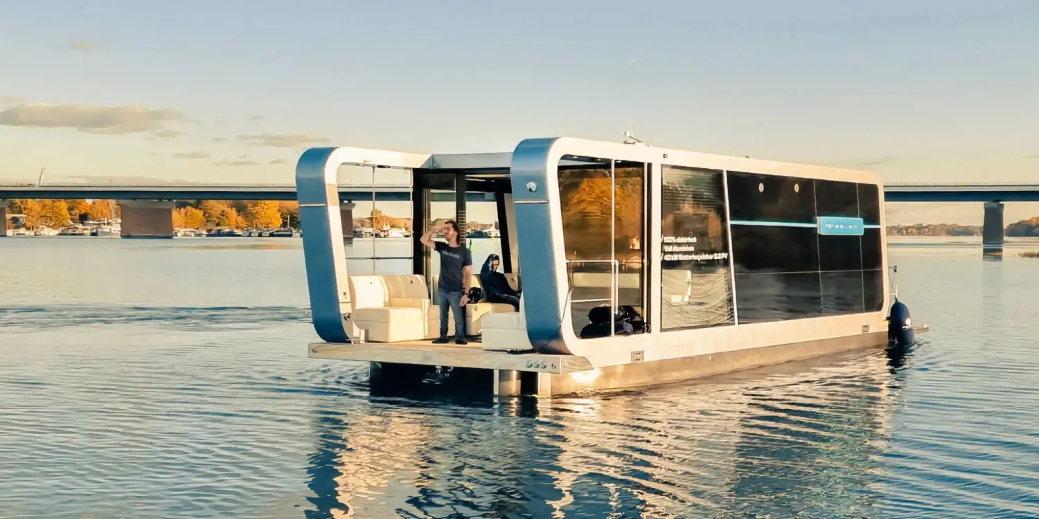 Solar-Powered Electric Houseboat From China - MITechNews