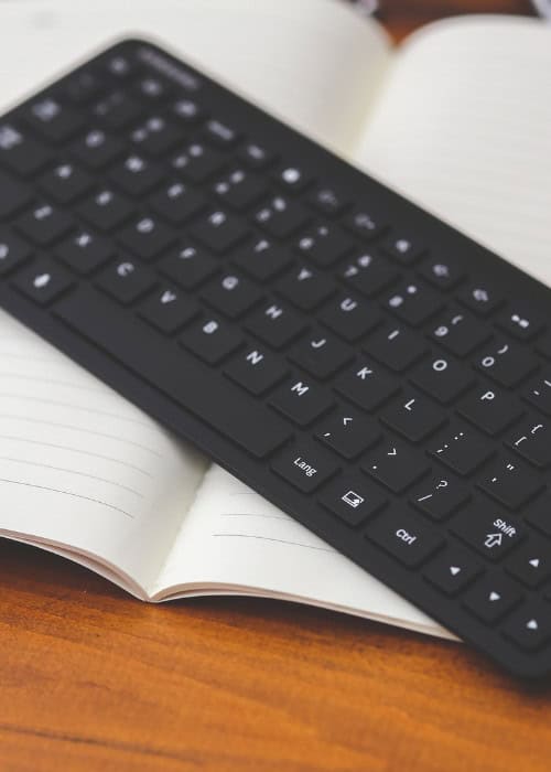 Executive Ghostwriting Services – Professional Writing Workspace Computer keyboard representing executive ghostwriting services and professional writing work